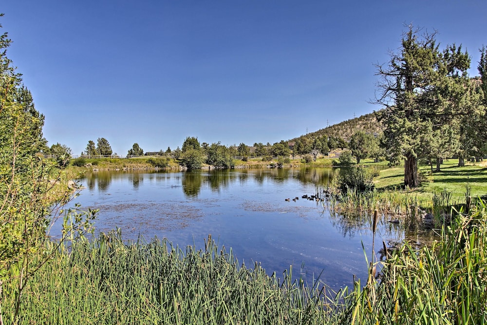 Hike, Fish & Ski: Redmond Escape w/ Hot Tub!
