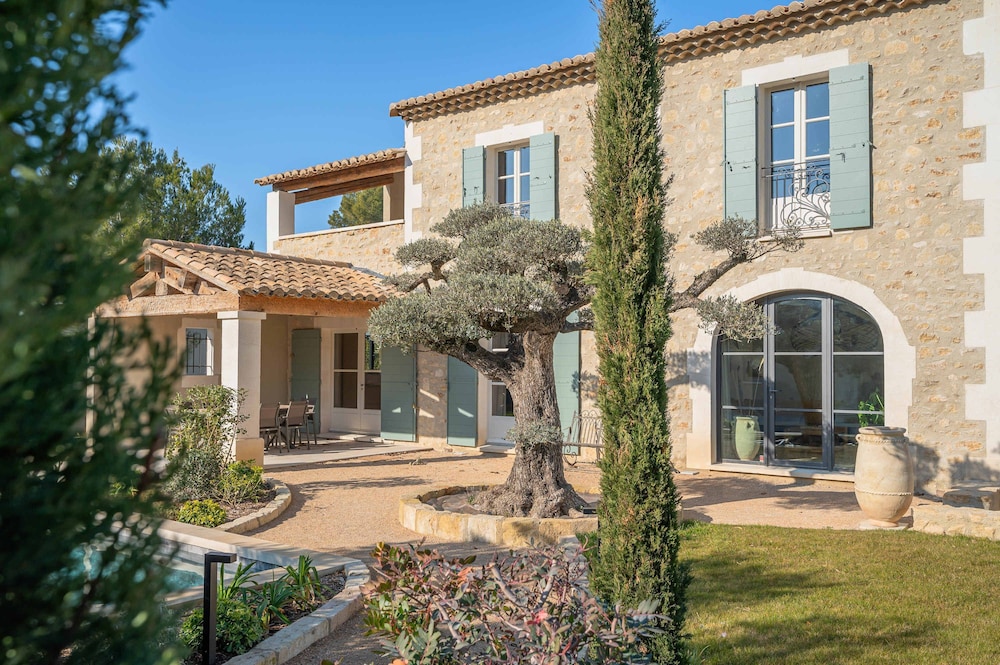 Villa Lou Panta Elegance and Comfort in the Heart of Saint-r My-de-provence