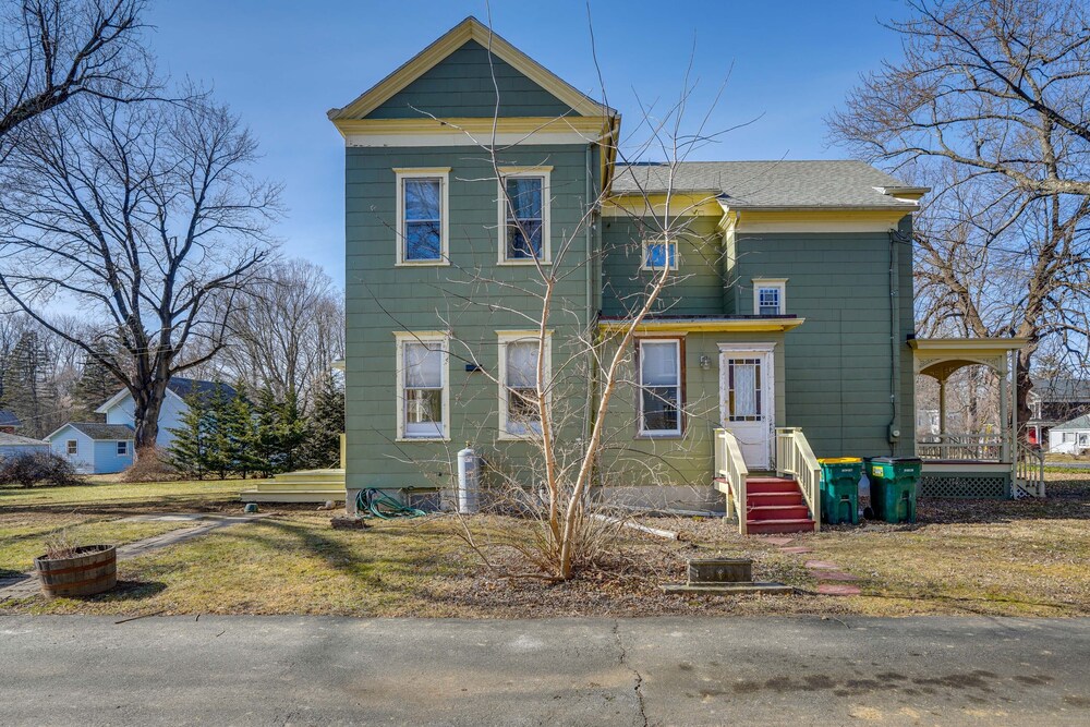 Pet-friendly Hudson Home Near Won Dharma Center! view 3
