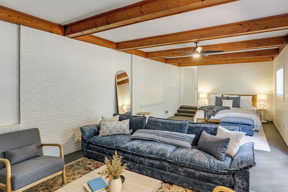 Walk to Ole Miss! Updated Home Near Oxford Square