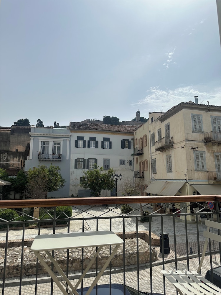 Amalie Suites