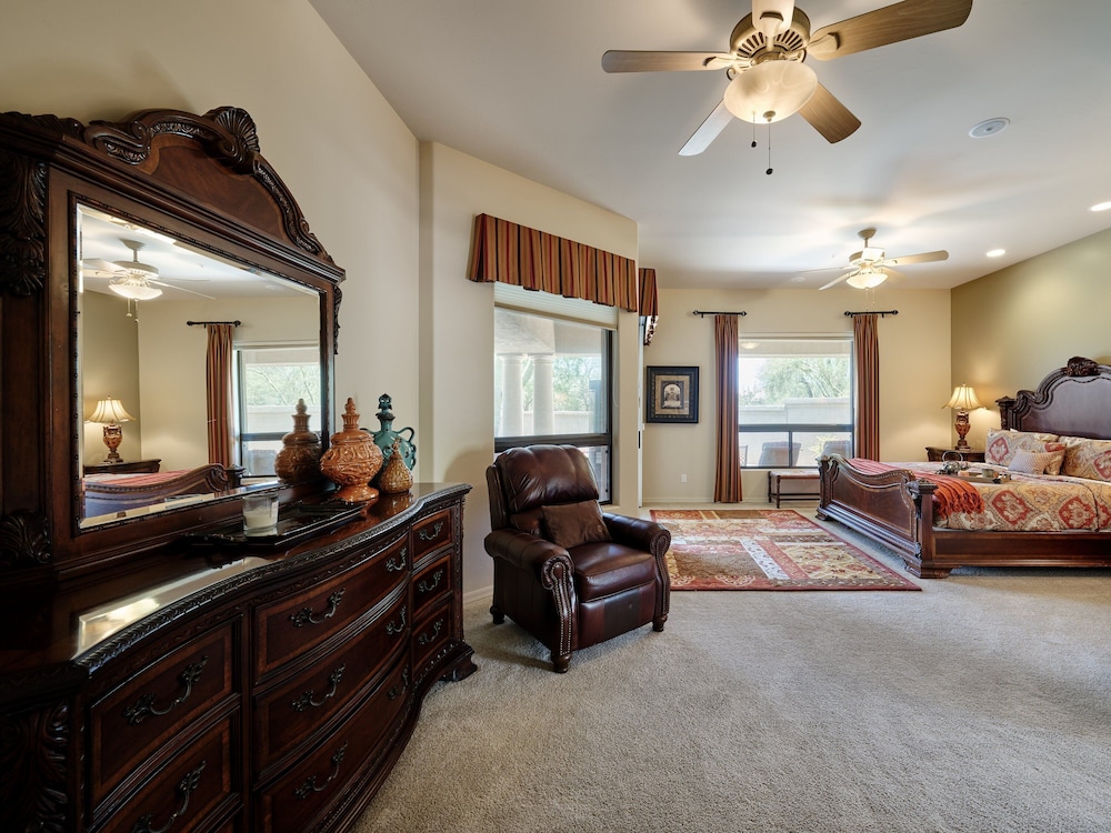 Valley View Villa - Private Pool - Hidden Bedroom
