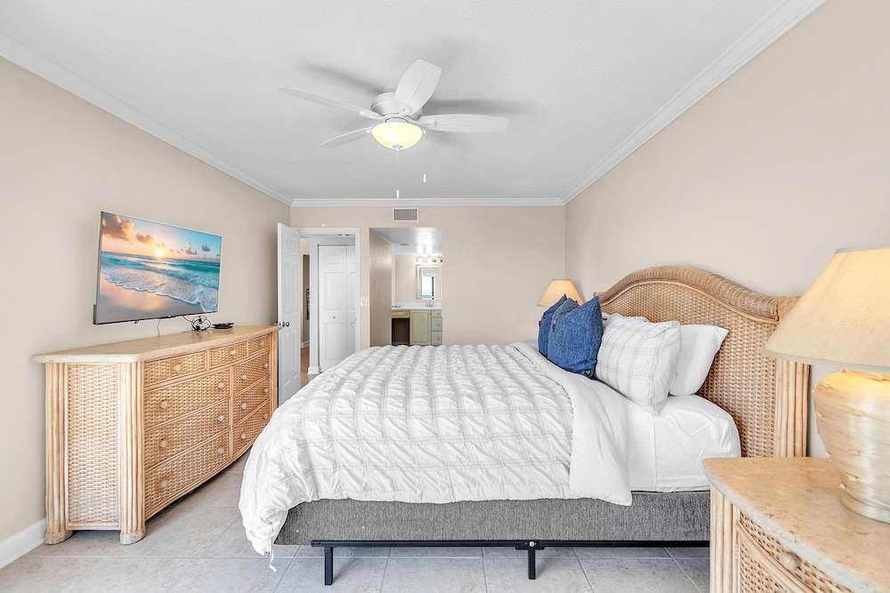 Land's End 11-306 Beach Front - Premier