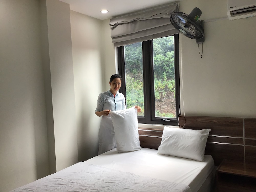 Cong Khanh Hotel - Hostel