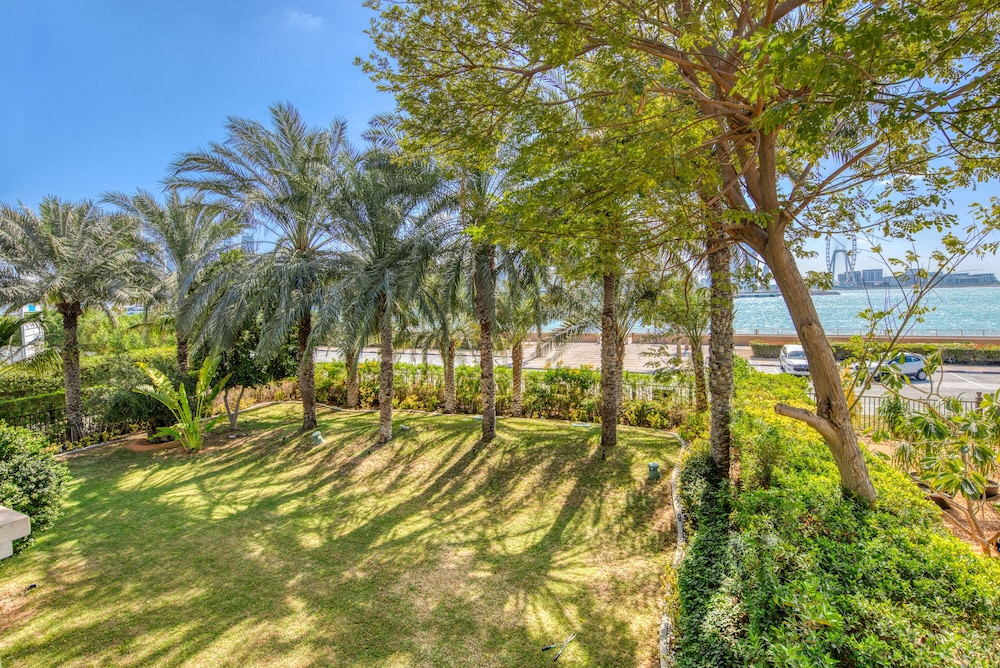 Maison Privee - Majestic Resort Villa with Private Pool on The Palm