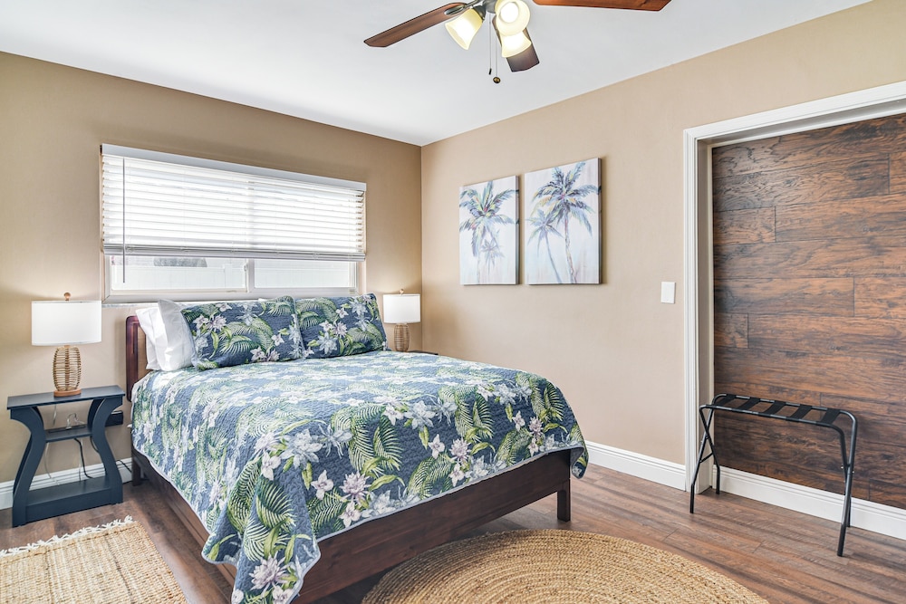 4 Mi to Indian Rocks Beach: Home w/ Backyard Oasis