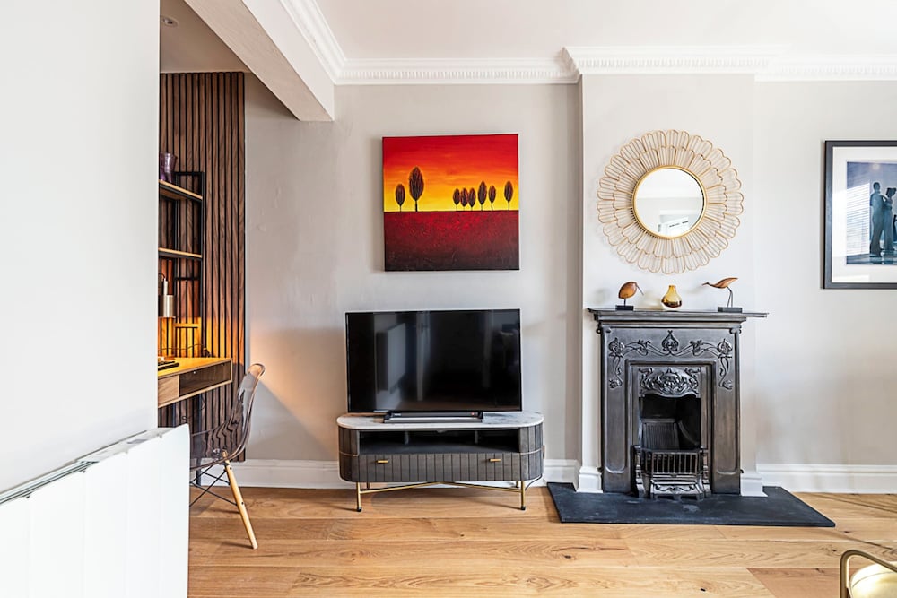 Modern Top-floor Victorian Charm in Kensington