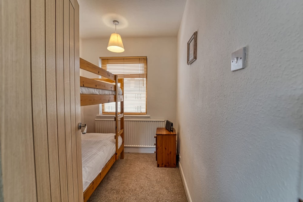 Host Stay Severn Swans House