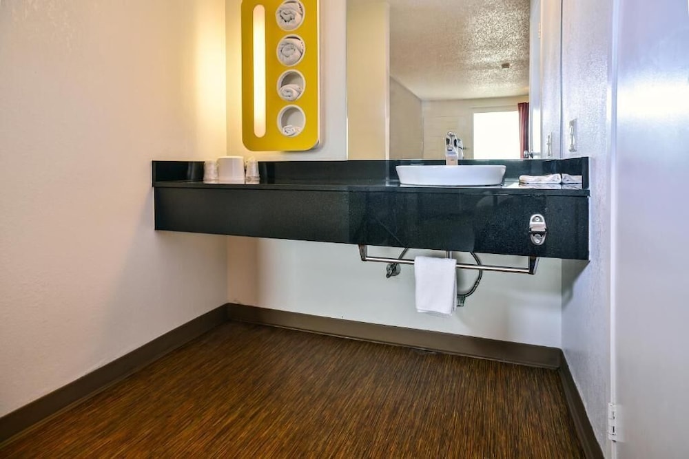 Motel 6 Saint Joseph, MO - Property Image 36
