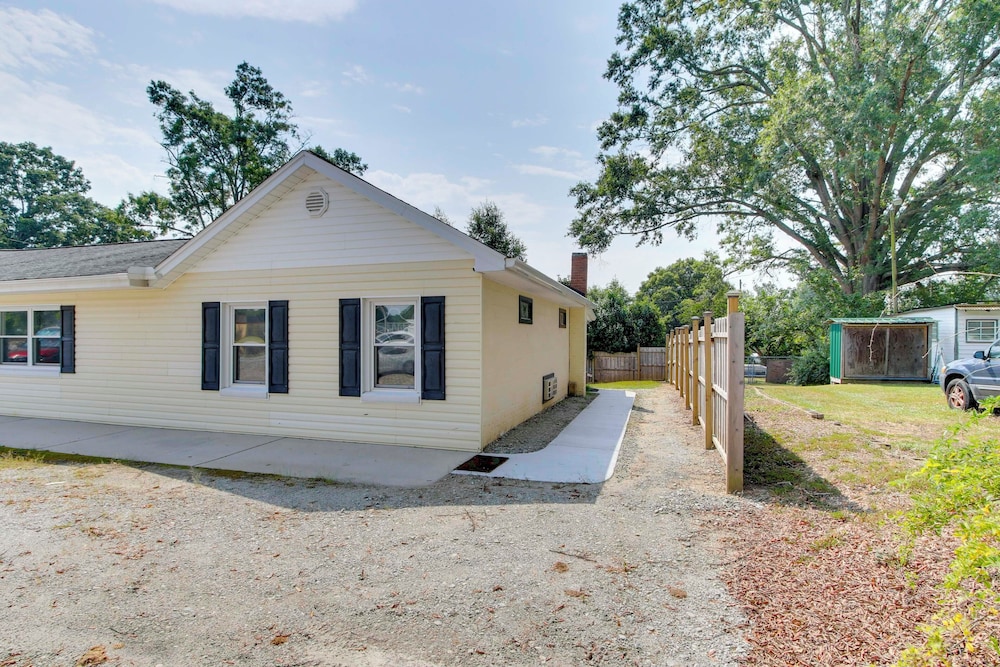 2 Mi to Self Regional MC: Updated Apartment