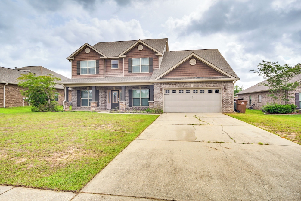10 Mi to Gulfport Beaches: Family Home w/ Patio