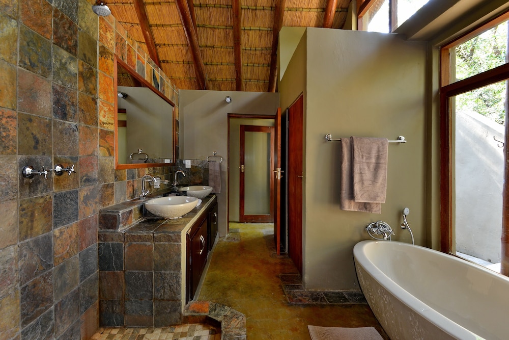 Black Rhino Game Lodge