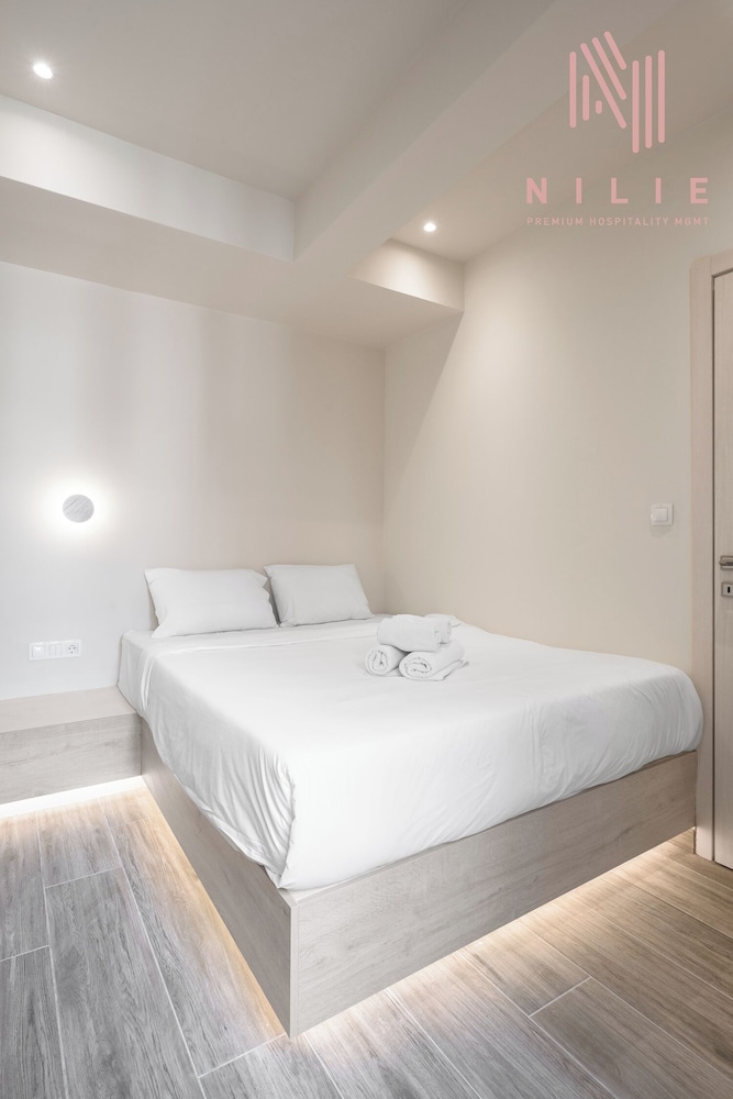 Phedra Studios Nilie Hospitality MGMT