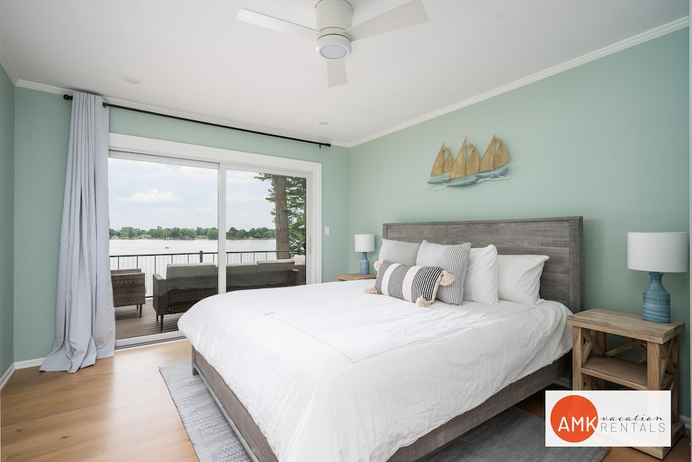 The Glistening Grape - Lakeside Getaway