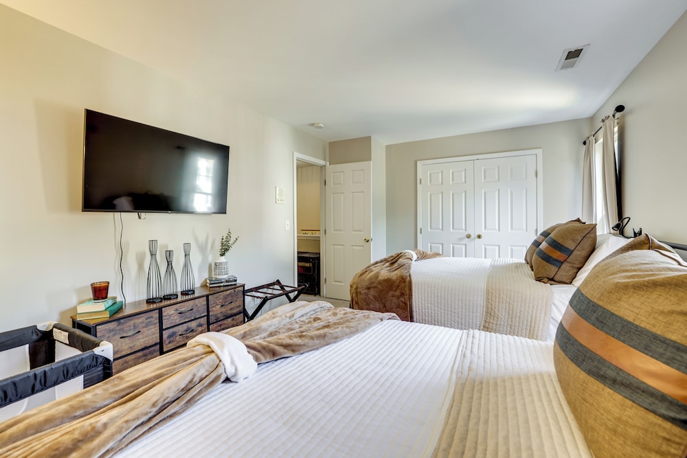 Playroom & Home Office: Family Retreat in Mauldin!
