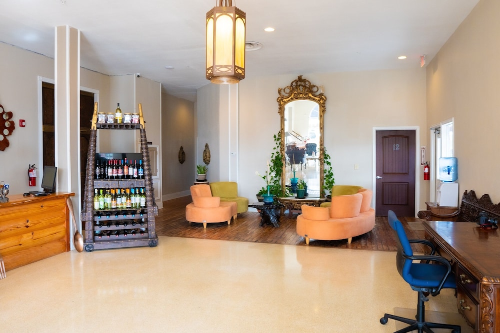 Oak Tree Hotel