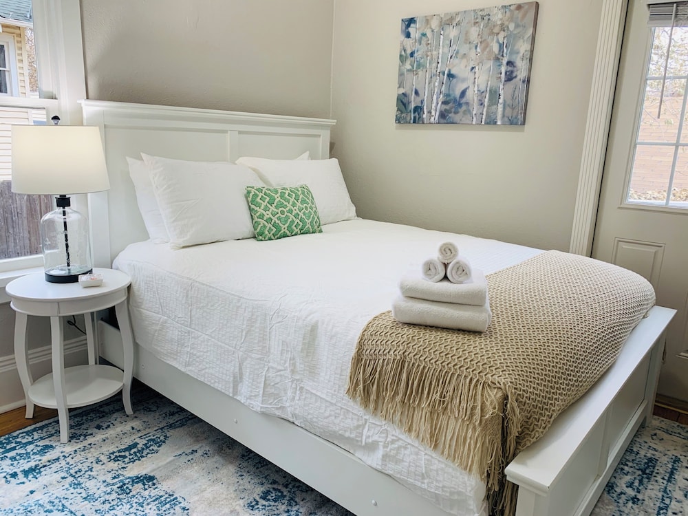 The Bungalow Retreat by UNC - Free Bikes!