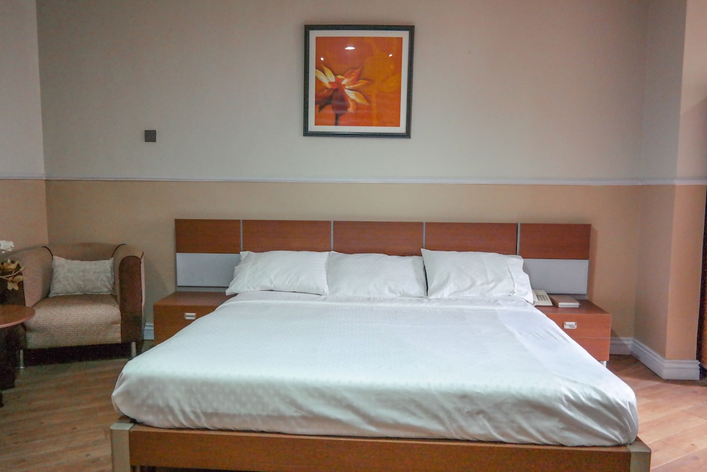 Quiet Pools Inn and Residence view 4