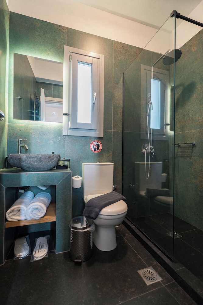 Uranides Luxury Suites