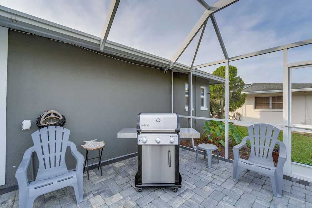 Sarasota Home w/ Pool: 4 Mi to Siesta Key Beach!
