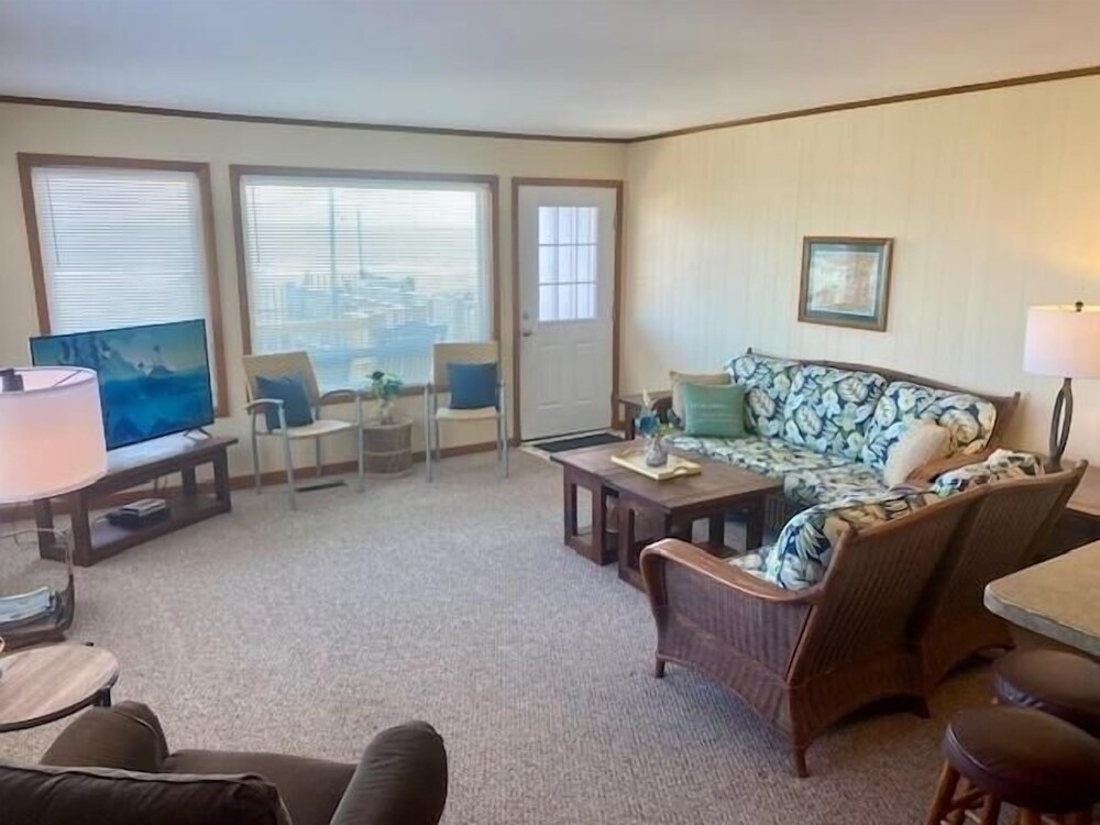 Myrtle Beach Vacations - Eastside  3 Bedroom Home by RedAwning - Property Image 4