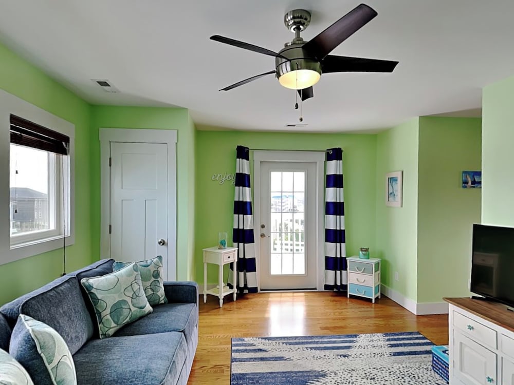 Shore Sounds Fun by Topsail Realty