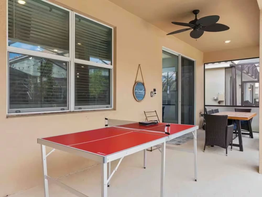 Super Blue- Sleeps 24 w Pool Movie Loft