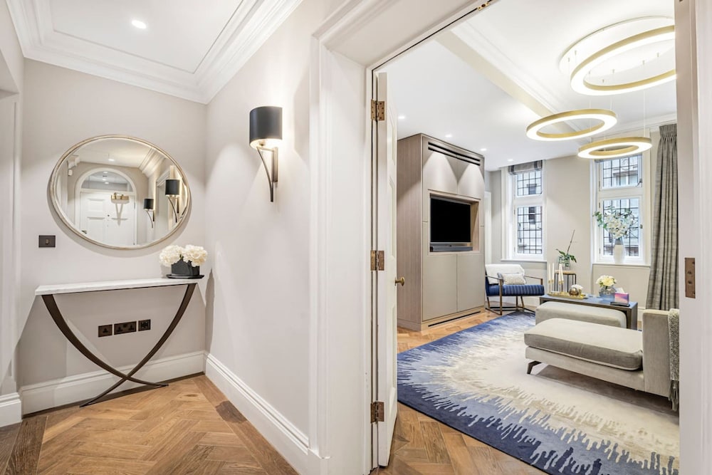Mayfair Home Private Parking Central AC