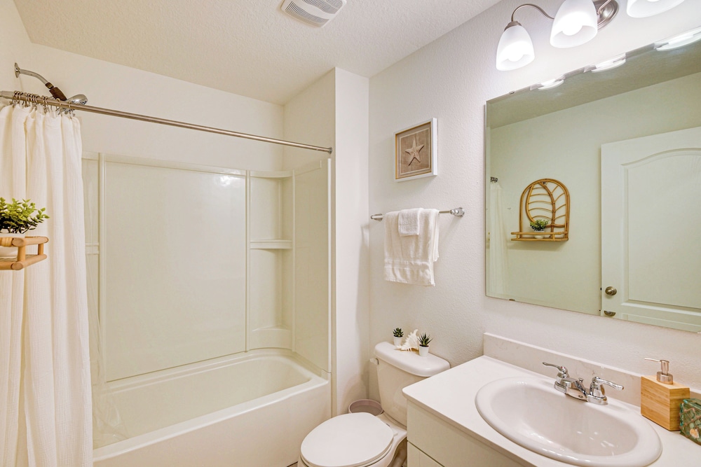 7 Mi to European Village: Pond-front Townhome!