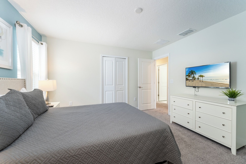 Magical 6BR Villa Pool Themed Room