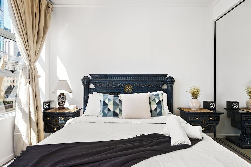 A Stylish Apt for 6 Right Next to Darling Harbour