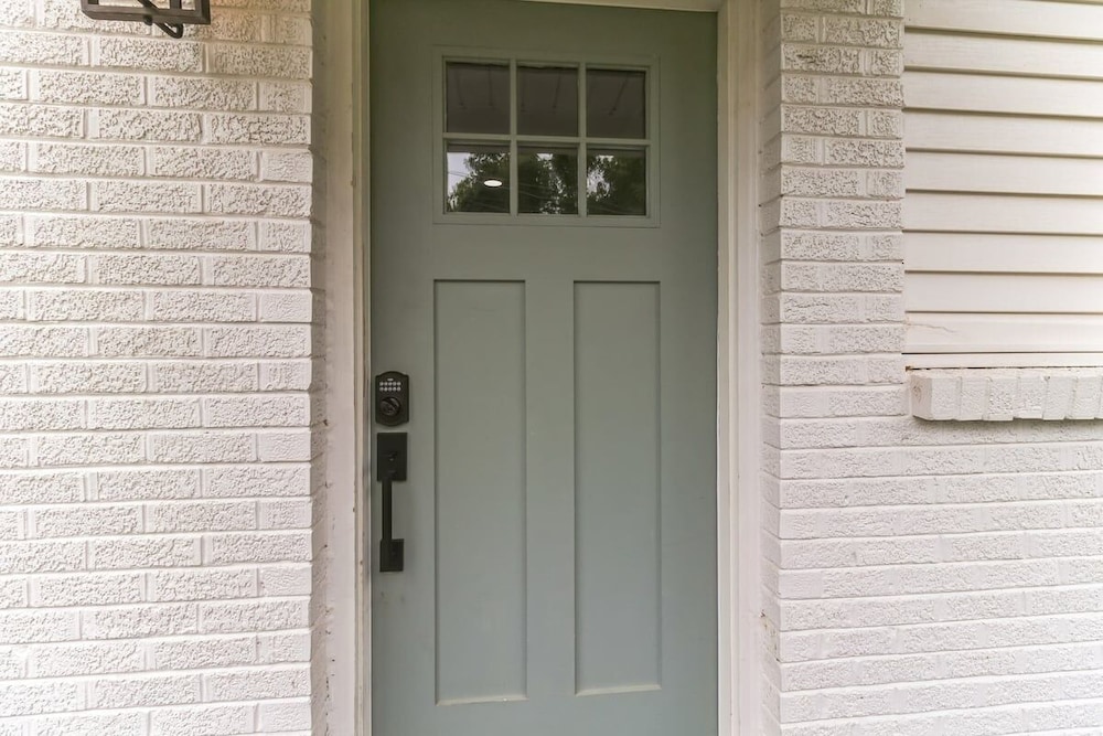 Chic Retreat Near Downtown Nashville 3 Bedroom Home by RedAwning