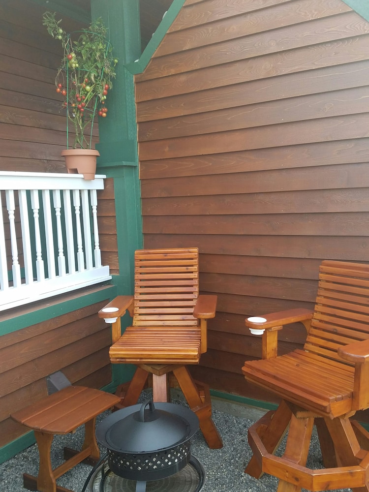 The Collins Inn and Seaside Cottages - Adults Only
