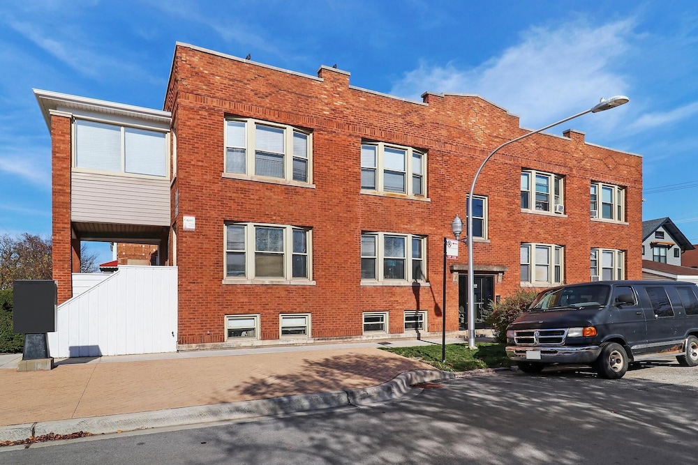 3BR Furnished Stay - Belle Plaine 2W