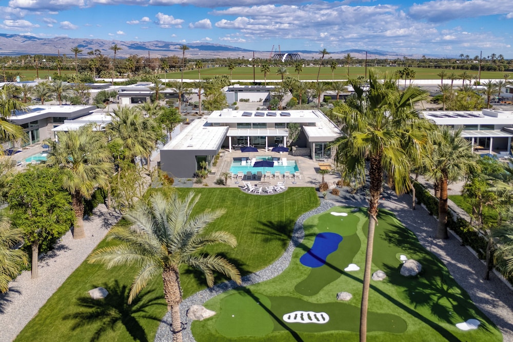 The Polo Villas by AvantStay – Modern Oasis Near Empire Polo Club