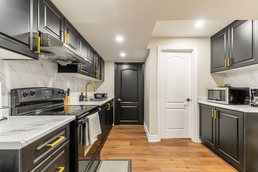 GLOBALSTAY. Modern Family Basement in Mississauga view 5