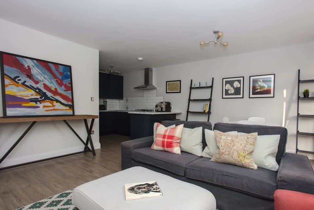 Lovely 2 Bedroom Flat Near Whitechapel Station