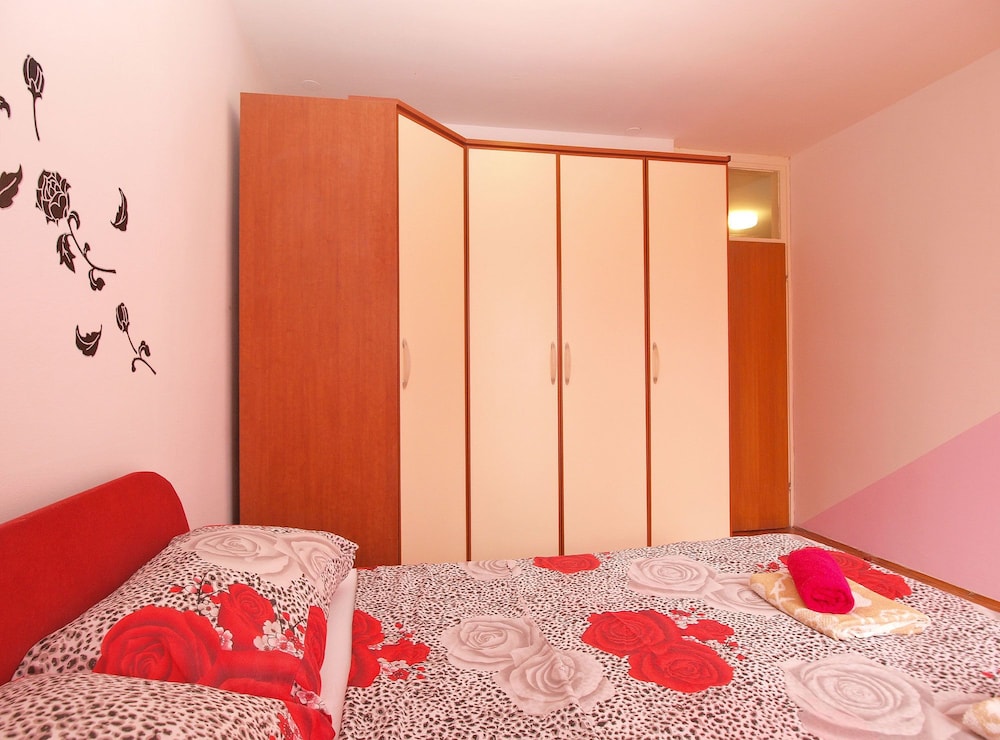 Apartment 1475 view 5
