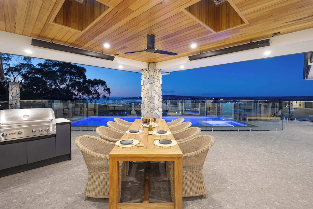 Baymere Pool Spa City Views