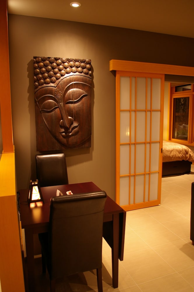 Shades of Jade Inn and Spa