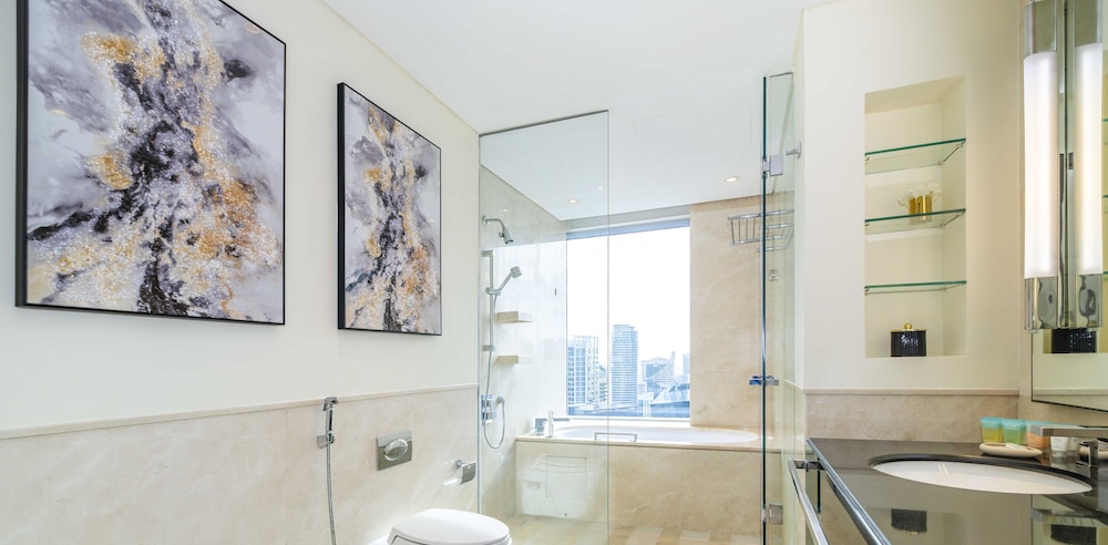 LUX The JW Marina Studio