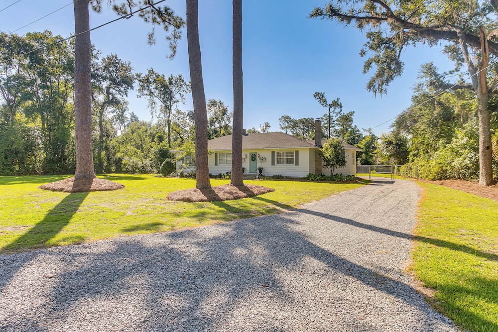 Large Private Yard: Home < 3 Mi to Dtwn Valdosta!