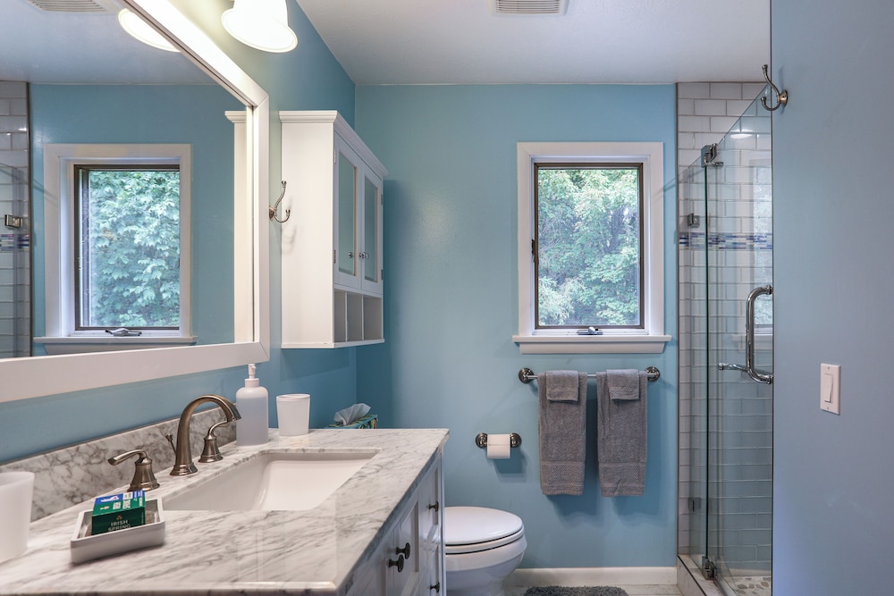 Wooded Retreat on 5 Acres: 6 Mi to Edinboro Lake!