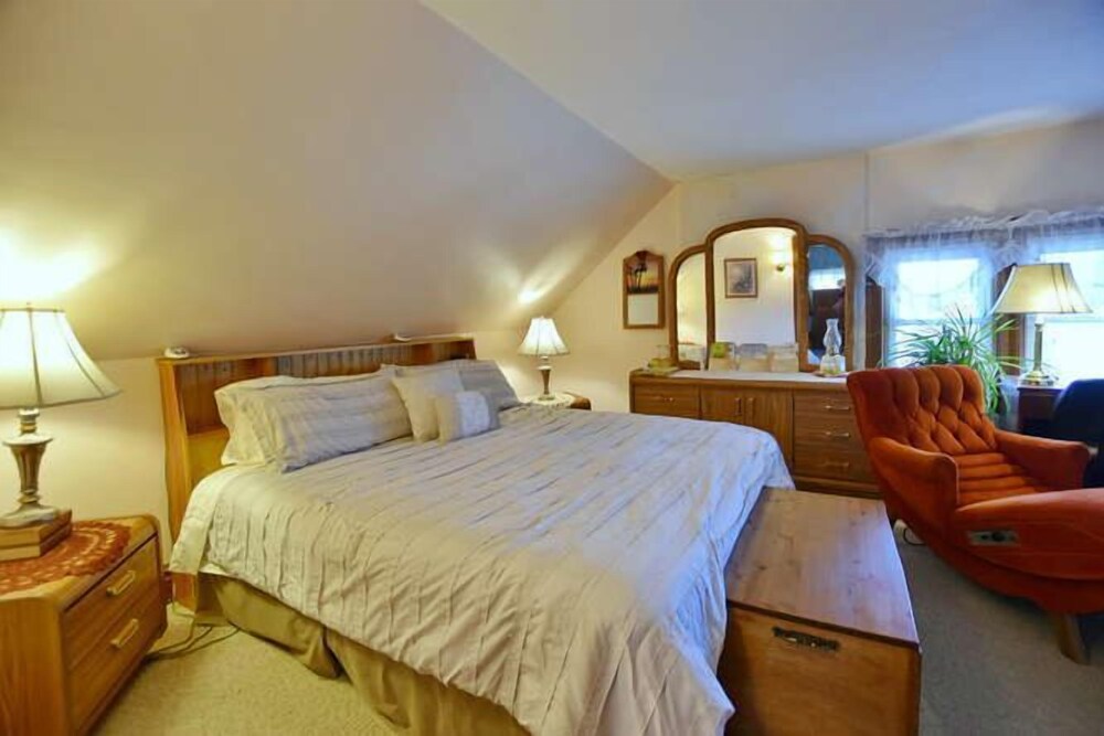 10th Avenue Guest House & Suites