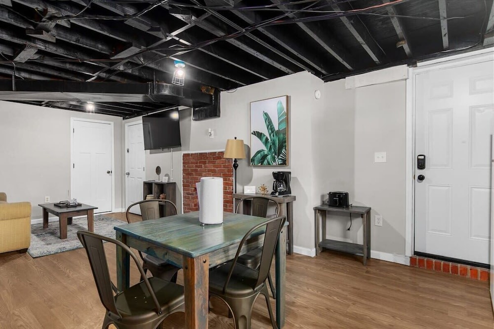 Broadmoor Bungalow - Unit B