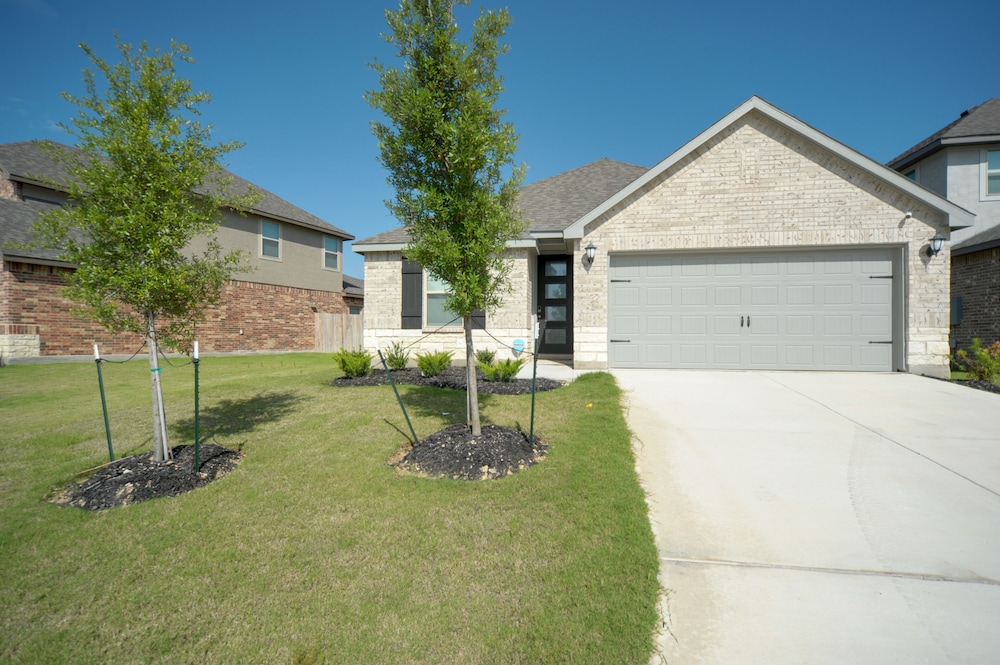 San Antonio Getaway w/ Private Yard & Smart TV view 4