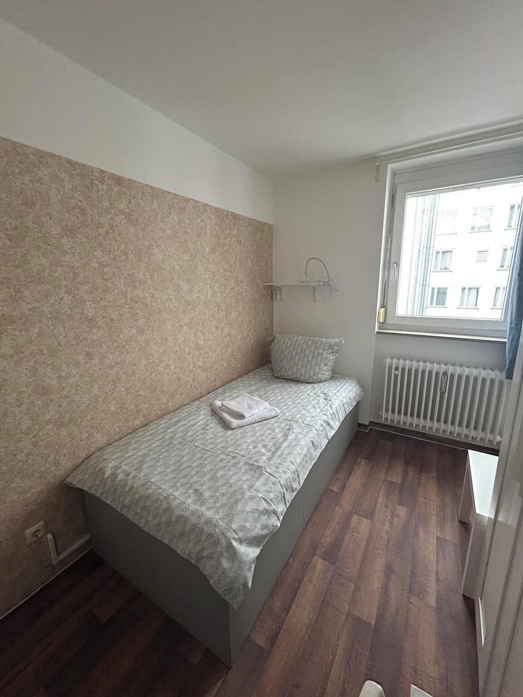 2-Rent Group Hostel Apartments SEN14