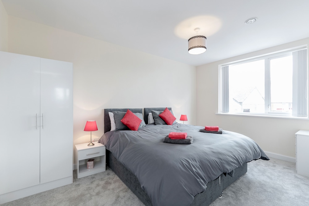 Harrow City Apartment view 4