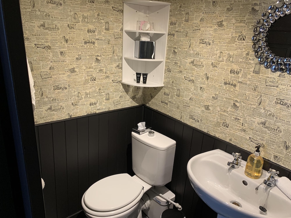 South Shields Vacations - Kingsmere Guest House - Property Image 33