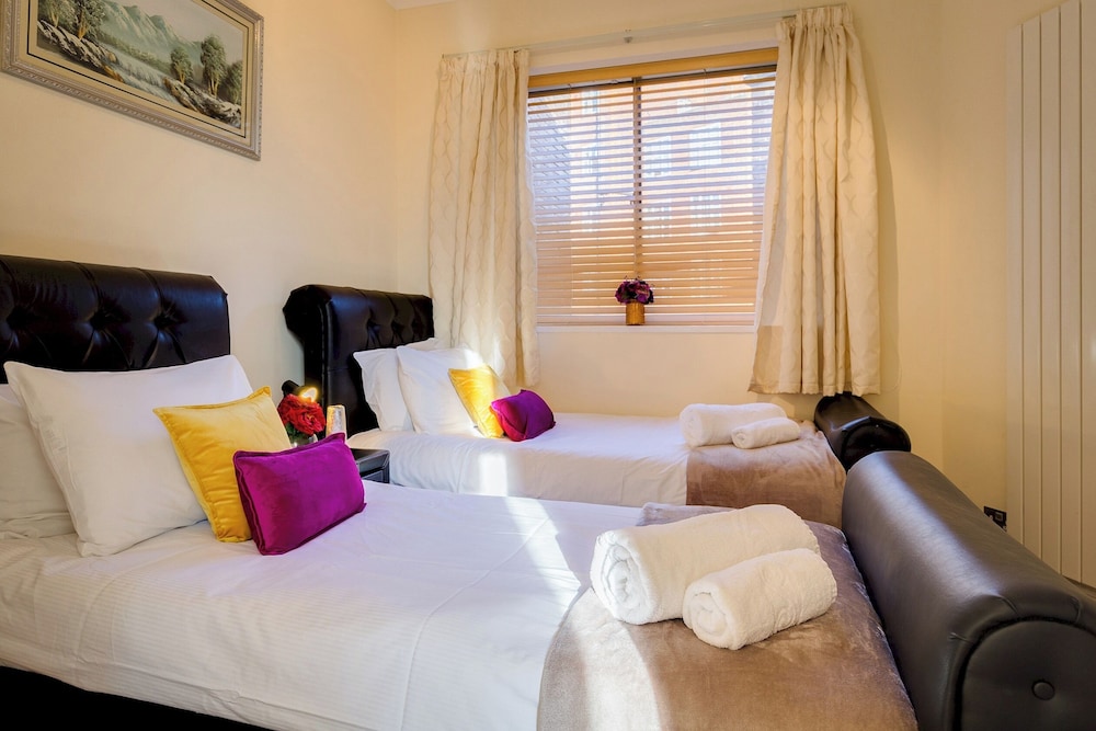 Luxury Villa 6 Bedrooms Next to Marble Arch